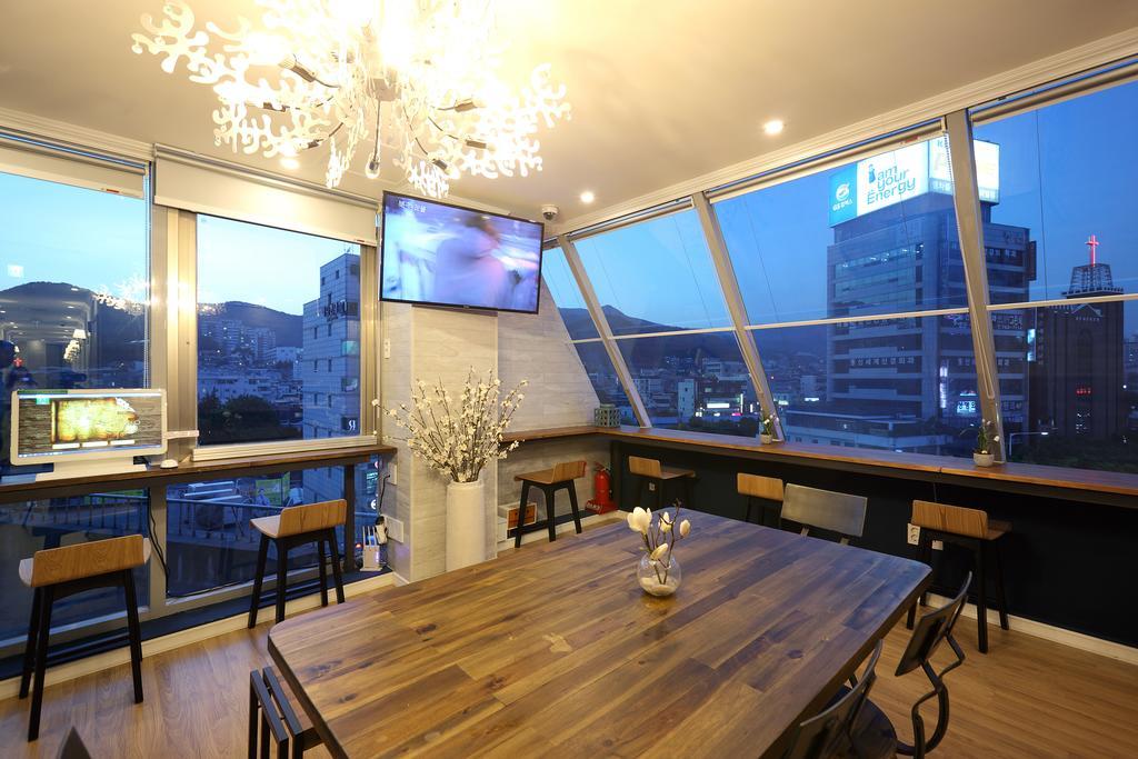 First Guesthouse Пусан Екстер'єр фото