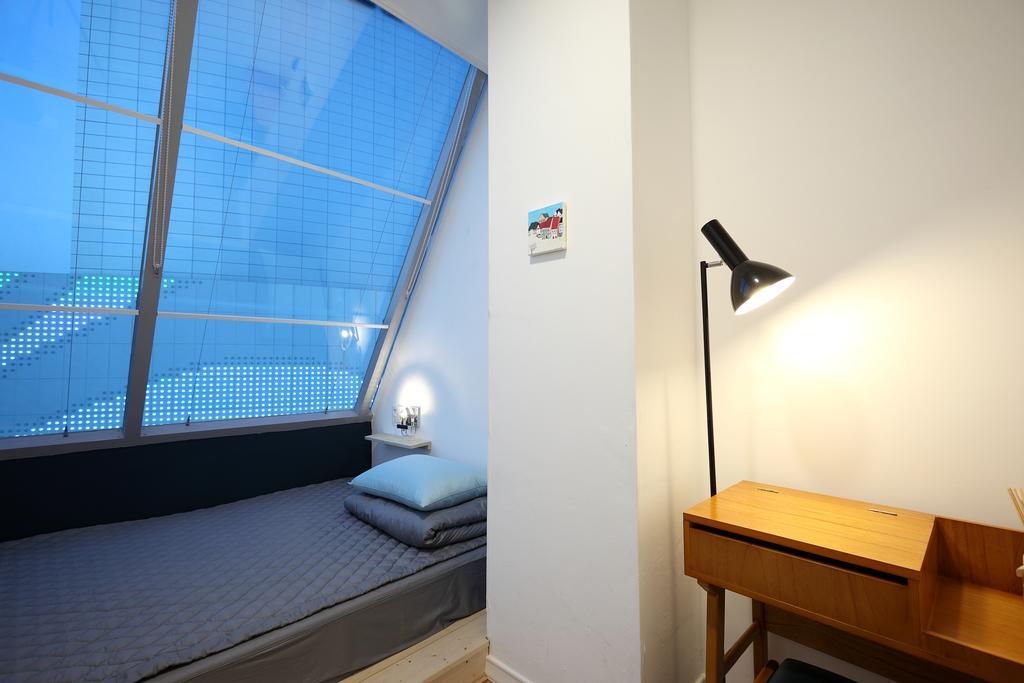 First Guesthouse Пусан Екстер'єр фото