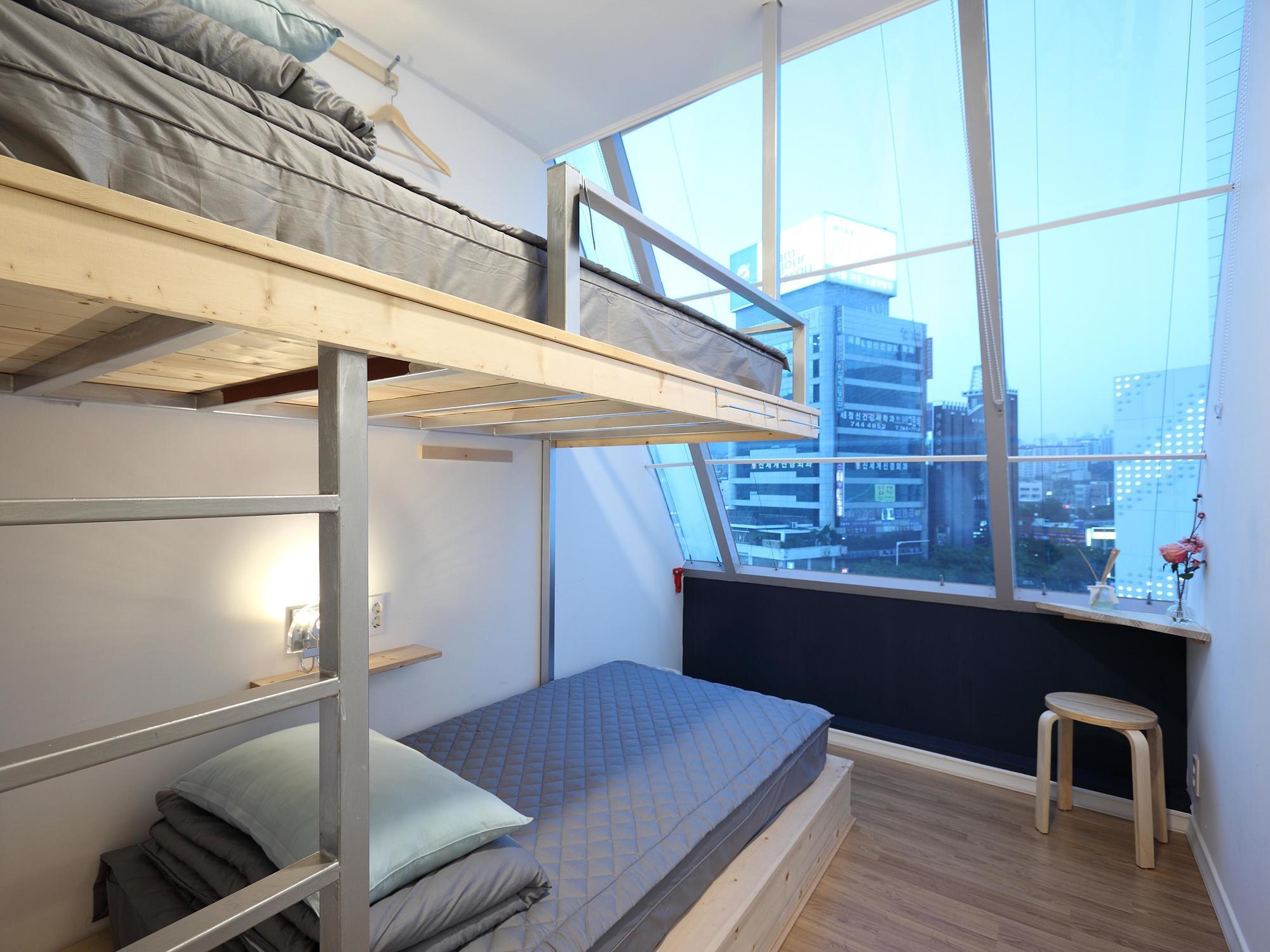 First Guesthouse Пусан Екстер'єр фото