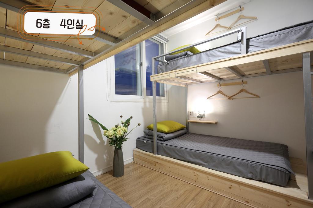 First Guesthouse Пусан Екстер'єр фото
