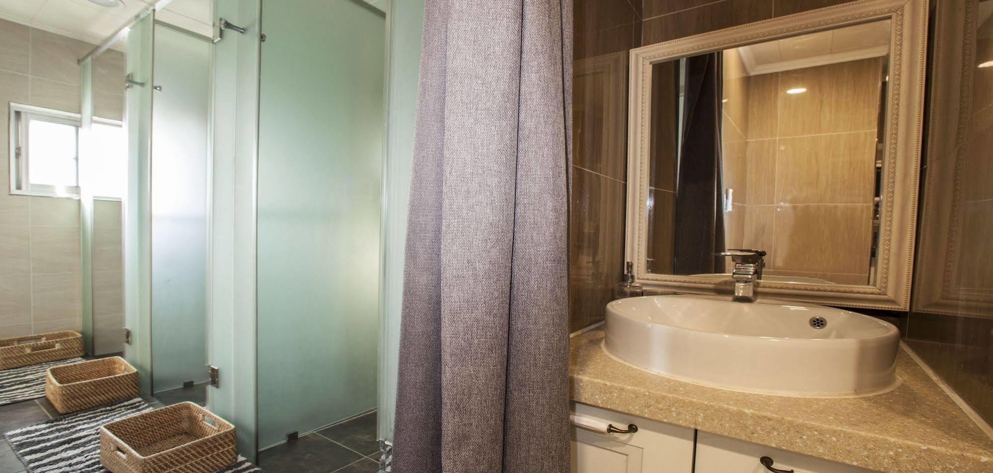 First Guesthouse Пусан Екстер'єр фото
